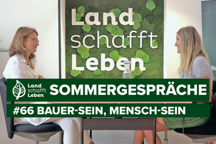 Maria Fanninger und Birgit Bratengeyer im Podcast-Studio von Land schafft Leben | © Land schafft Leben