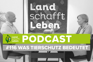 Hannes Royer und Eva Persy im Podcast-Studio von Land schafft Leben | © Land schafft Leben