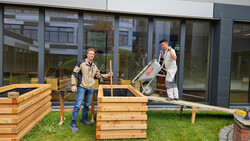 Hochbeet befüllen | © HTL Zeltweg