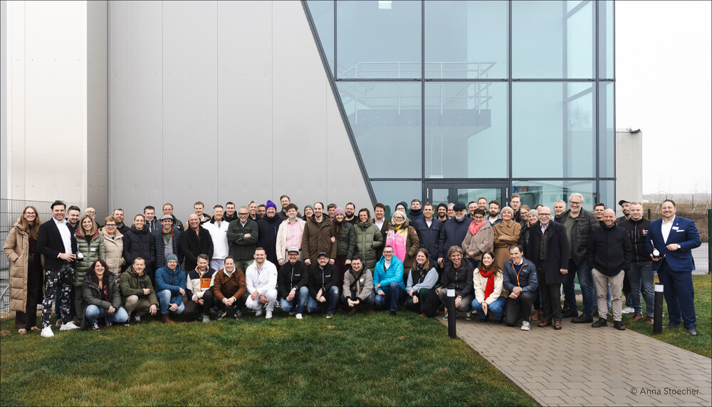 Alle Teilnehmerinnen und Teilnehmer auf einem Foto lachen | © Anna Stoecher