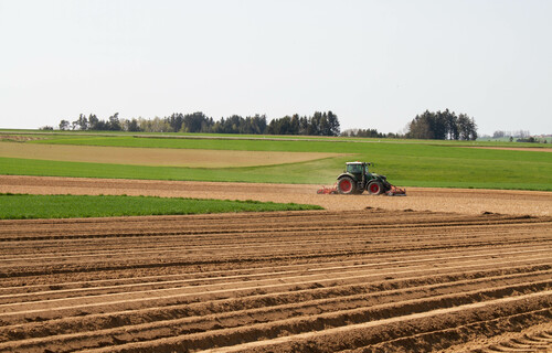 kartoffeln traktor | © Land schafft Leben, 2019