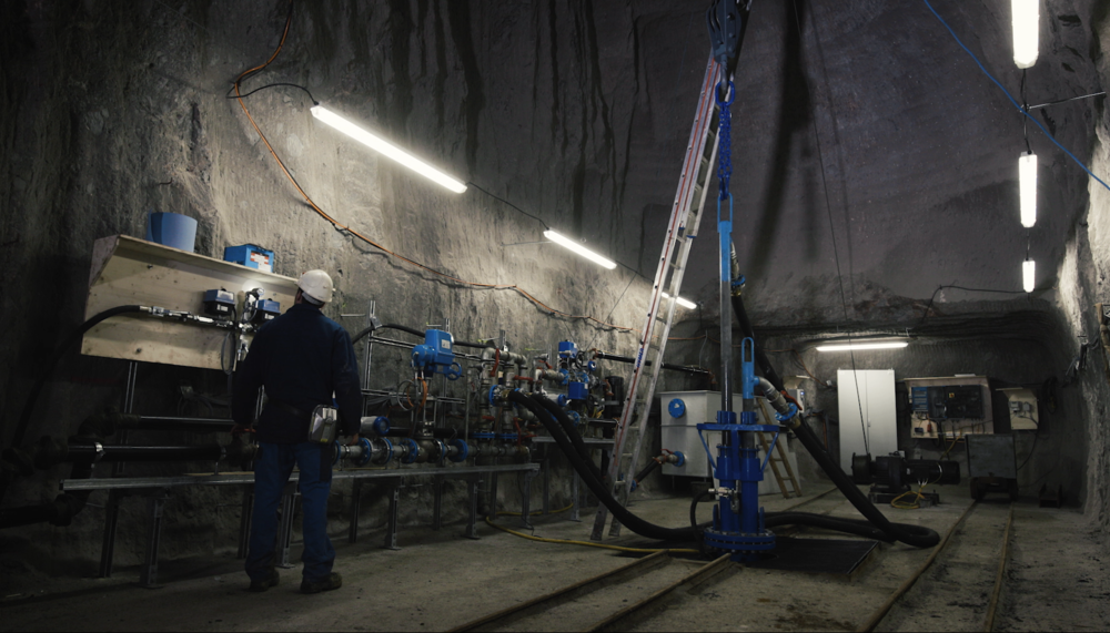 Arbeiter vor Bohrlochsonde  | © Salinen Austria AG