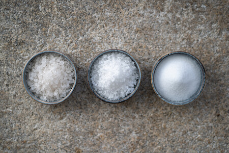 Unterschiedliche Körnungsgrade von Salz  | © Land schafft Leben 