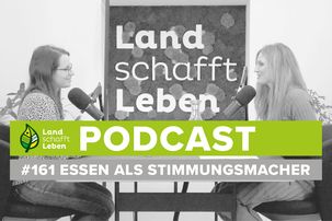 Maria Fanninger und Martina Brunnmayr im Podcast-Studio von Land schafft Leben | © Land schafft Leben