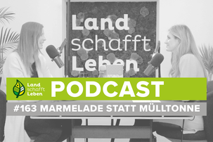 Cornelia Diesenreiter und Maria Fanninger im Podcast-Studio von Land schafft Leben | © Land schafft Leben